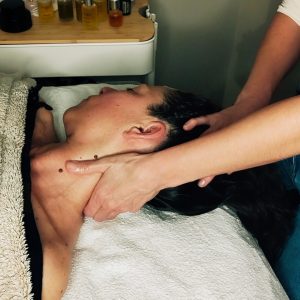 Massage Hossegor : Redécouvrez un Sommeil Réparateur avec le Massage Facial Kobido